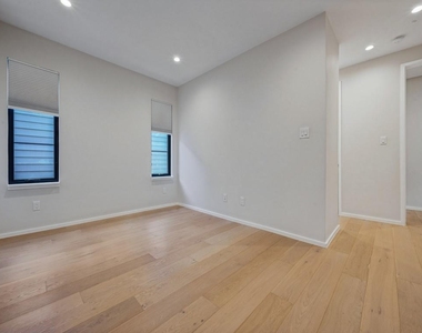 6028 Hudson Street - Photo Thumbnail 16