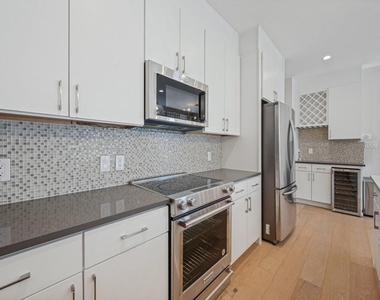 6028 Hudson Street - Photo Thumbnail 9