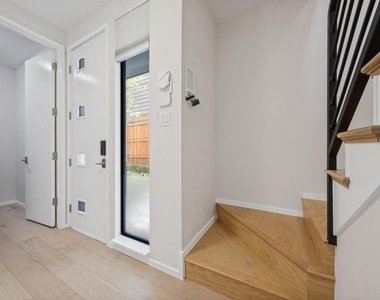 6028 Hudson Street - Photo Thumbnail 2