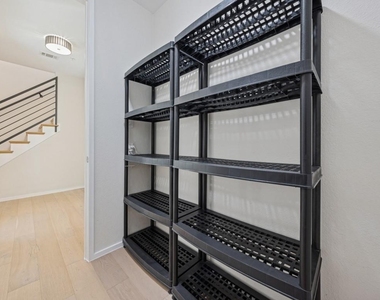 6028 Hudson Street - Photo Thumbnail 3
