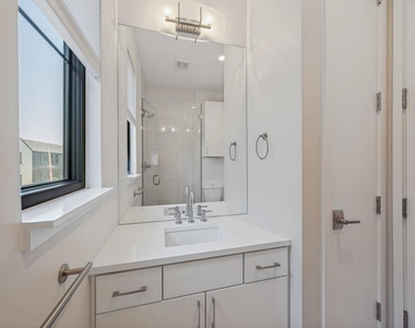 6028 Hudson Street - Photo Thumbnail 17