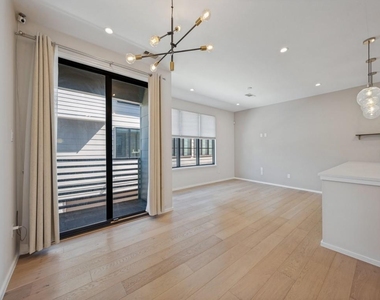 6028 Hudson Street - Photo Thumbnail 8