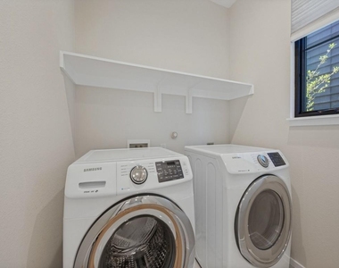 6028 Hudson Street - Photo Thumbnail 11