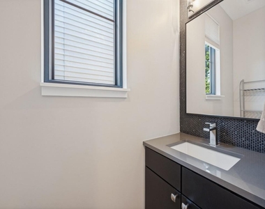 6028 Hudson Street - Photo Thumbnail 10