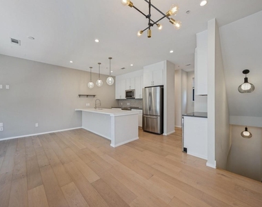 6028 Hudson Street - Photo Thumbnail 6