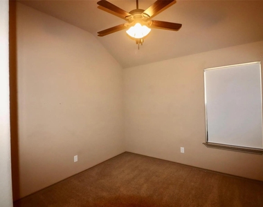663 W Tarleton Street - Photo Thumbnail 7