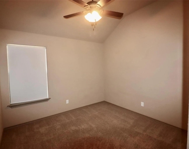 663 W Tarleton Street - Photo Thumbnail 6