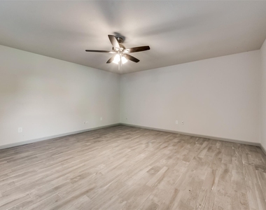 7021 Lincolnshire Lane - Photo Thumbnail 26