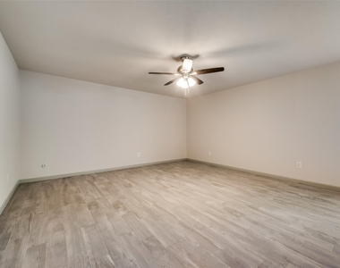 7021 Lincolnshire Lane - Photo Thumbnail 25