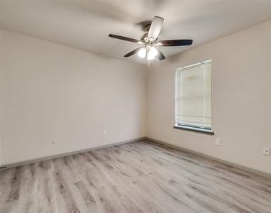 7021 Lincolnshire Lane - Photo Thumbnail 18