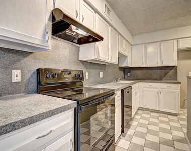 707 E Shady Grove Road - Photo Thumbnail 4