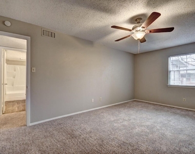 707 E Shady Grove Road - Photo Thumbnail 9