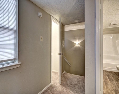 707 E Shady Grove Road - Photo Thumbnail 7