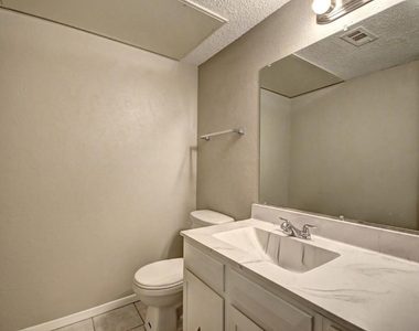 707 E Shady Grove Road - Photo Thumbnail 6