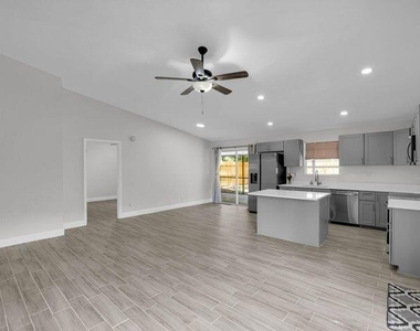 13699 Lavender Lane - Photo Thumbnail 3