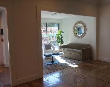 3883 Turtle Creek Boulevard - Photo Thumbnail 3
