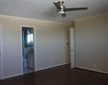 3883 Turtle Creek Boulevard - Photo Thumbnail 13