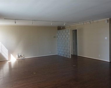 3883 Turtle Creek Boulevard - Photo Thumbnail 15