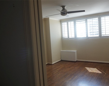 3883 Turtle Creek Boulevard - Photo Thumbnail 9