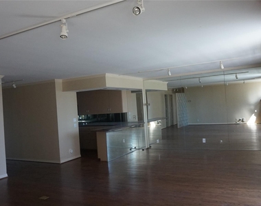 3883 Turtle Creek Boulevard - Photo Thumbnail 4