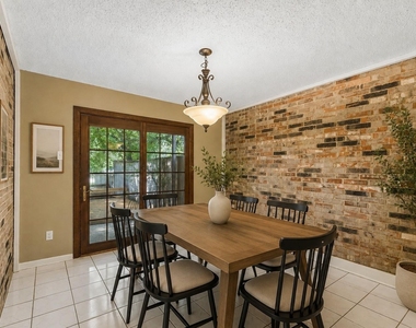 1806 Lakecrest Court - Photo Thumbnail 6