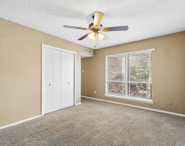 1806 Lakecrest Court - Photo Thumbnail 32