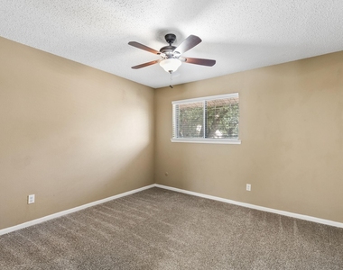 1806 Lakecrest Court - Photo Thumbnail 19