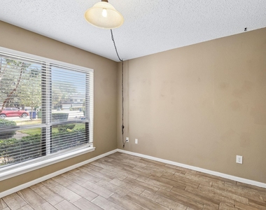 1806 Lakecrest Court - Photo Thumbnail 16