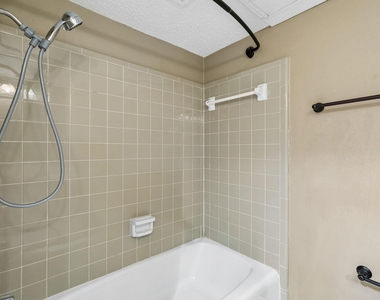 1806 Lakecrest Court - Photo Thumbnail 22