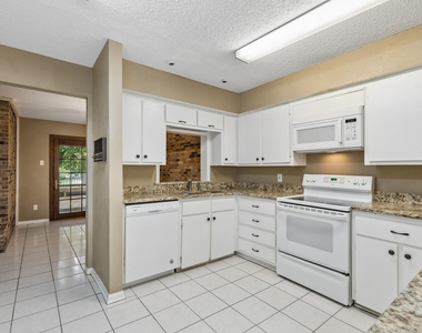 1806 Lakecrest Court - Photo Thumbnail 11
