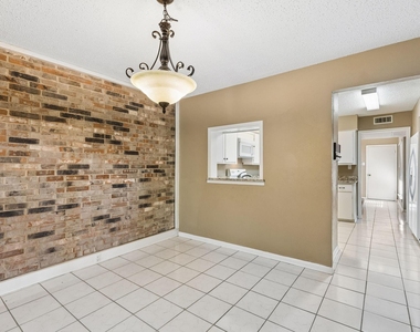 1806 Lakecrest Court - Photo Thumbnail 9