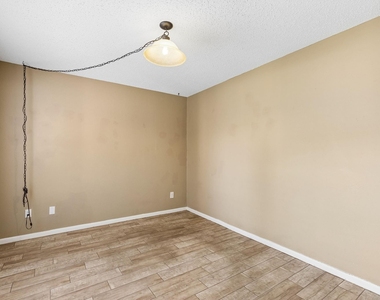 1806 Lakecrest Court - Photo Thumbnail 17
