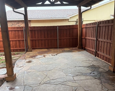 306 Timberleaf Drive - Photo Thumbnail 7