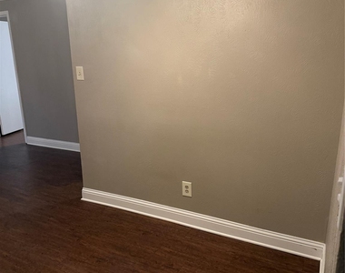 306 Timberleaf Drive - Photo Thumbnail 2