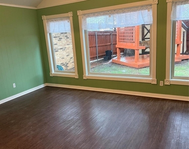 306 Timberleaf Drive - Photo Thumbnail 5