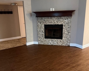 306 Timberleaf Drive - Photo Thumbnail 9