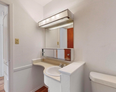 304 Nw Summercrest Boulevard - Photo Thumbnail 17