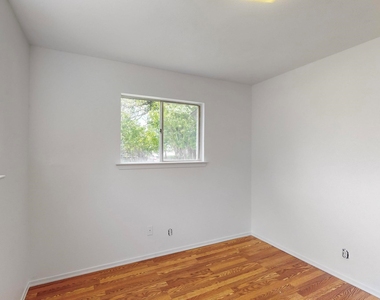 304 Nw Summercrest Boulevard - Photo Thumbnail 13