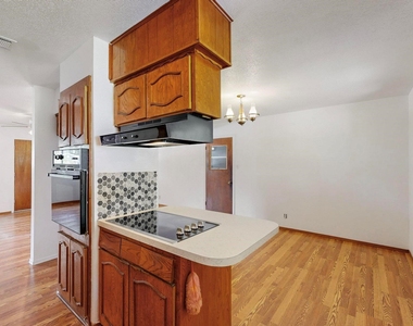 304 Nw Summercrest Boulevard - Photo Thumbnail 6