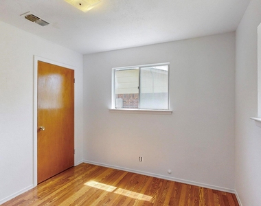 304 Nw Summercrest Boulevard - Photo Thumbnail 15