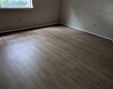 1201 Whitehall Drive - Photo Thumbnail 15