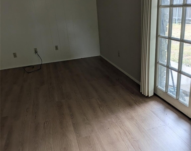 1201 Whitehall Drive - Photo Thumbnail 4