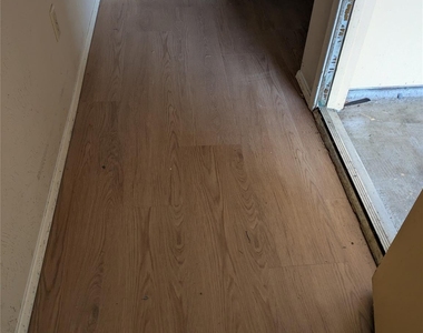 1201 Whitehall Drive - Photo Thumbnail 7