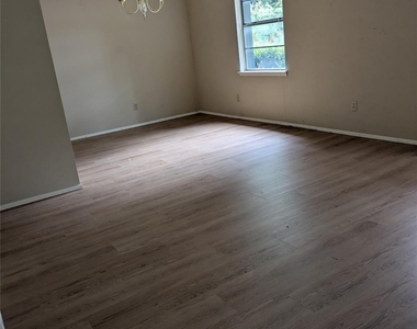 1201 Whitehall Drive - Photo Thumbnail 16