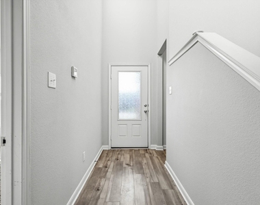 2029 Yarbrough Drive - Photo Thumbnail 2