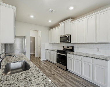 2029 Yarbrough Drive - Photo Thumbnail 5