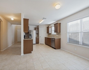 1201 Jasper Crossing - Photo Thumbnail 4