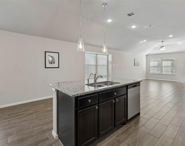 14068 Drover Street - Photo Thumbnail 7