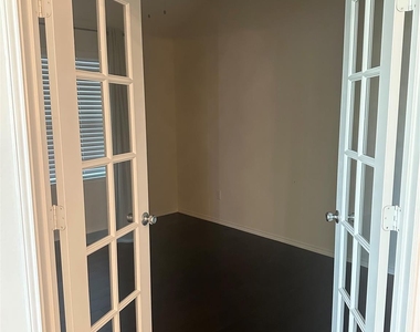 1813 6th Street - Photo Thumbnail 12