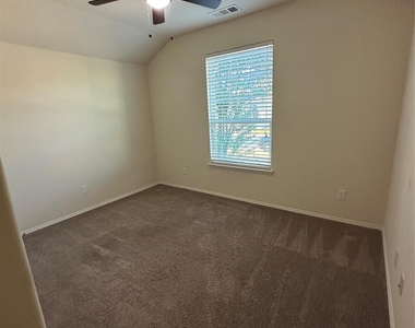 1813 6th Street - Photo Thumbnail 7